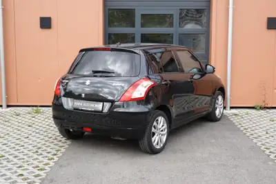 Suzuki Swift 1.2i 16V GL — Citadine robuste 4x4, sièges chauffants et moteur économe — Miniature 8