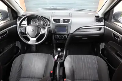 Suzuki Swift 1.2i 16V GL — Citadine robuste 4x4, sièges chauffants et moteur économe — Miniature 11