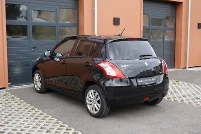 Suzuki Swift 1.2i 16V GL — Citadine robuste 4x4, sièges chauffants et moteur économe — Miniature 10