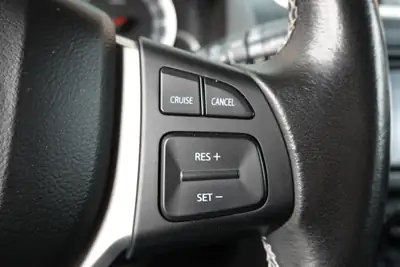 Suzuki Swift 1.2i 16V GL — Citadine robuste 4x4, sièges chauffants et moteur économe — Miniature 13