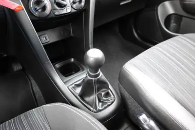 Suzuki Swift 1.2i 16V GL — Citadine robuste 4x4, sièges chauffants et moteur économe — Miniature 14
