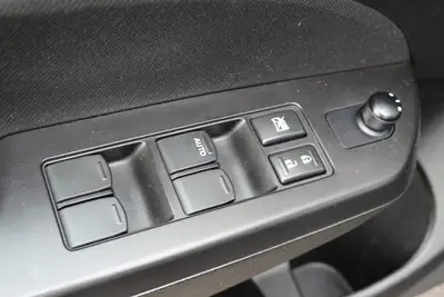 Suzuki Swift 1.2i 16V GL — Citadine robuste 4x4, sièges chauffants et moteur économe — Miniature 16