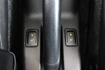 Suzuki Swift 1.2i 16V GL — Citadine robuste 4x4, sièges chauffants et moteur économe — Miniature 18