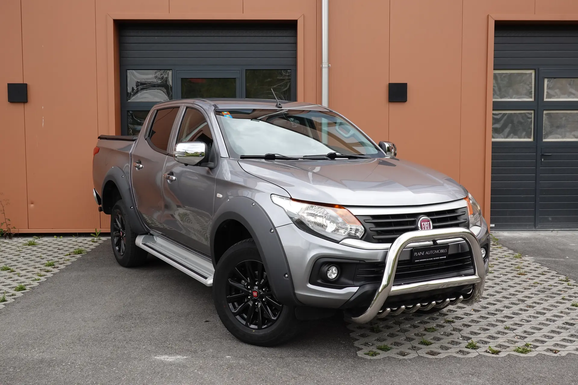 Fiat Fullback SX 2.4 MJ — Pick-up 4WD robuste, équipé GPS et caméra 360°