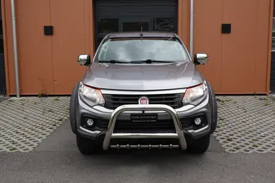 Fiat Fullback SX 2.4 MJ — Pick-up 4WD robuste, équipé GPS et caméra 360° — côté