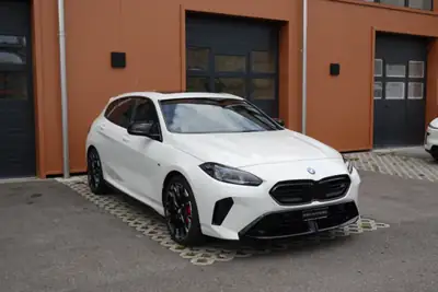 BMW M135i xDrive M Sport Pro — Berline sportive 306 ch, toit panoramique, faible kilométrage — arrière