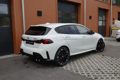 BMW M135i xDrive M Sport Pro — Berline sportive 306 ch, toit panoramique, faible kilométrage — détail