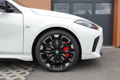 BMW M135i xDrive M Sport Pro — Berline sportive 306 ch, toit panoramique, faible kilométrage — tableau de bord