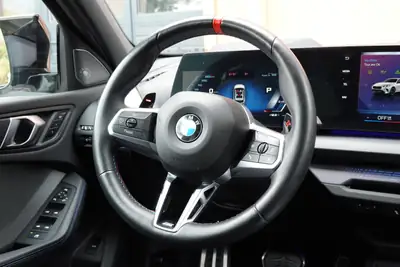 BMW M135i xDrive M Sport Pro — Berline sportive 306 ch, toit panoramique, faible kilométrage — Miniature 13