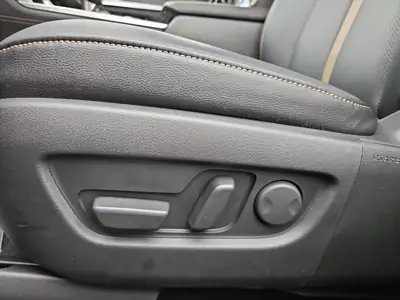 Mazda CX-80 e-Skyactiv PHEV 327 AWD — SUV 7 places hybride rechargeable, 100 km seulement — Miniatura 11