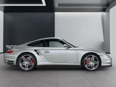 Porsche 911 Turbo 2007 — Légendaire coupé sportif, 480 ch, état impeccable — rear view