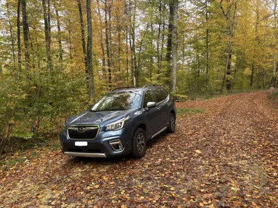 Subaru Forester 2.0i e-Boxer Swiss Plus — SUV hybride mild, 117'000 km, sans sinistre — vue extérieure