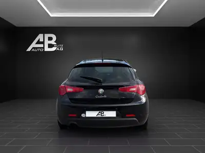 Alfa Romeo Giulietta 1.4 T Distinctive — Berline compacte italienne, sans sinistre — interior