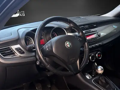 Alfa Romeo Giulietta 1.4 T Distinctive — Berline compacte italienne, sans sinistre — Thumbnail 8
