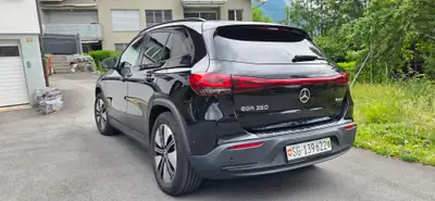 Mercedes-Benz EQA 250 — SUV électrique 292 ch, 4-roues motrices, seulement 32 500 km — Miniature 7