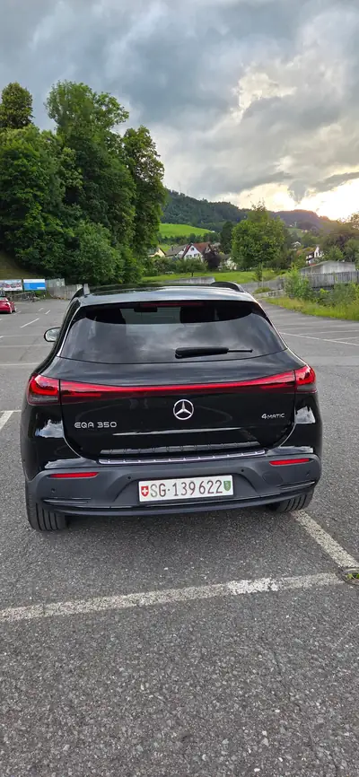 Mercedes-Benz EQA 250 — SUV électrique 292 ch, 4-roues motrices, seulement 32 500 km — Miniature 11