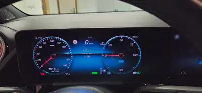 Mercedes-Benz EQA 250 — SUV électrique 292 ch, 4-roues motrices, seulement 32 500 km — Miniature 16