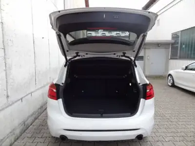 BMW 220 Active Tourer 220i — Monospace compact pratique et économe, 220'000 km — interni