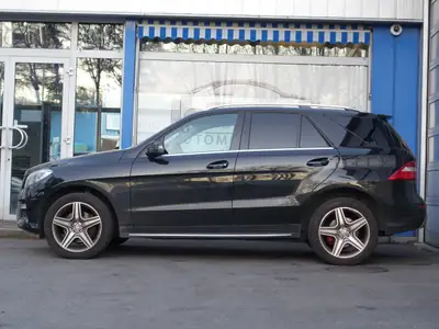 Mercedes-Benz ML 350 BlueTEC — SUV premium diesel 4x4, entretien châssis premium — Thumbnail 7