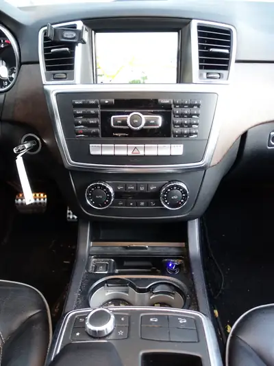 Mercedes-Benz ML 350 BlueTEC — SUV premium diesel 4x4, entretien châssis premium — Thumbnail 13