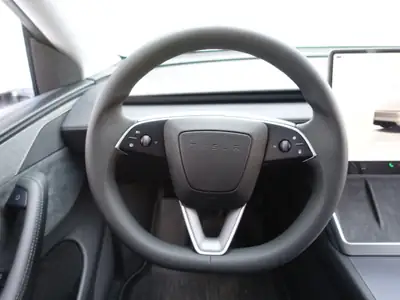 Tesla Model Y Dual Motor Long Range AWD — SUV électrique haute performance, quasi neuf — Thumbnail 12
