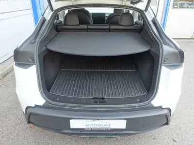 Tesla Model Y Dual Motor Long Range AWD — SUV électrique haute performance, quasi neuf — Thumbnail 16