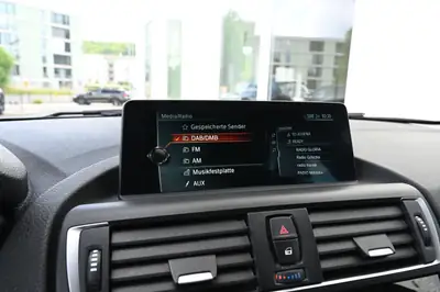 BMW 116d Urban Line — Berline diesel efficace, sans accident, garantie 1 an — Thumbnail 23