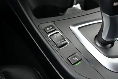BMW 116d Urban Line — Berline diesel efficace, sans accident, garantie 1 an — Thumbnail 27