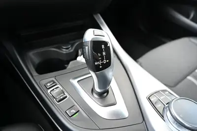 BMW 116d Urban Line — Berline diesel efficace, sans accident, garantie 1 an — Thumbnail 25