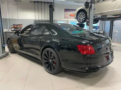 Bentley Flying Spur 6.0 W12 — Berline de prestige, 635 ch, Vert métallisé — détail