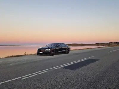 Bentley Flying Spur 6.0 W12 — Berline de prestige, 635 ch, Vert métallisé — Miniature 11