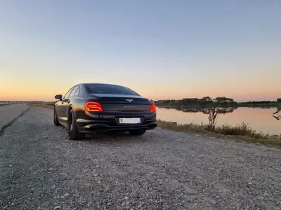 Bentley Flying Spur 6.0 W12 — Berline de prestige, 635 ch, Vert métallisé — Miniature 12