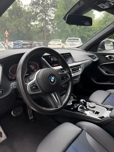 BMW 118i M Sport — Citadine sportive 2022, moteur efficient et design affirmé — détail