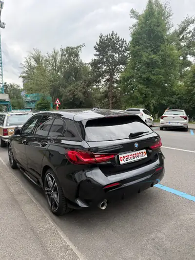 BMW 118i M Sport — Citadine sportive 2022, moteur efficient et design affirmé — intérieur