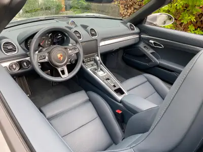 Porsche 718 Boxster 4.0 GTS PDK — Roadster haute performance, 6900 km seulement — tableau de bord