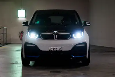 BMW i3S E-Motor 120 Ah — Électrique urbain compact, 52'000 km seulement — côté