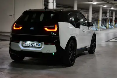 BMW i3S E-Motor 120 Ah — Électrique urbain compact, 52'000 km seulement — détail