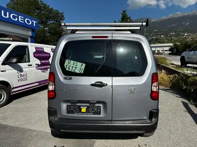 Peugeot Partner 1.6 BlueHDI 100 — Utilitaire compact économe, 70'000 km seulement — Heckansicht