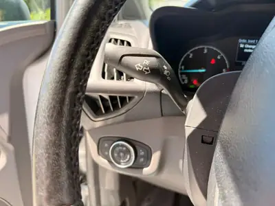 Ford Transit Connect Van T230 — Utilitaire diesel fiable, 208 000 km, équipements complets — Thumbnail 19