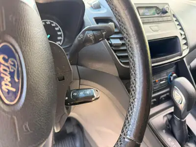 Ford Transit Connect Van T230 — Utilitaire diesel fiable, 208 000 km, équipements complets — Thumbnail 20