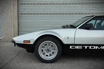 DE TOMASO PANTERA GTS 1973 — Légende italienne rare, état d'origine exceptionnel — tableau de bord