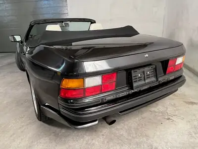 Porsche 944 S2 Cabrio 1991 — Roadster de légende, état impeccable, combo couleur rare — détail