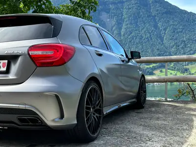 Mercedes-AMG A 45 4Matic — 360 ch de pure performance compacte — rear view