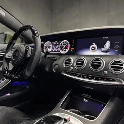 Mercedes-Benz S 63 AMG Coupé — Puissance 585 ch, design blanc éclatant — Detail