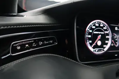 Mercedes-Benz S 63 AMG Coupé — Puissance 585 ch, design blanc éclatant — Miniatur 7