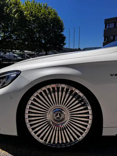 Mercedes-Benz S 63 AMG Coupé — Puissance 585 ch, design blanc éclatant — Miniatur 10