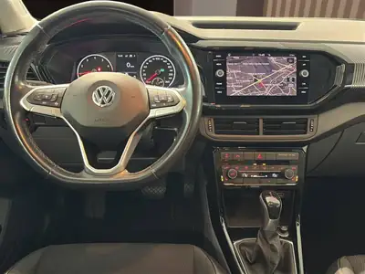 VW T-Cross 1.0 TSI Life DSG — SUV compact urbain, transmission automatisée, 79 500 km — Armaturenbrett