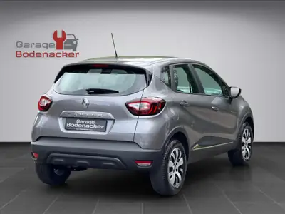 Renault Captur 0.9 12V Zen — SUV compact économique, 7400 km seulement — dashboard