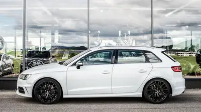 Audi S3 2.0 TFSI Quattro 2013 — Berline sportive allemande, 301 ch et roues hiver — exterior view