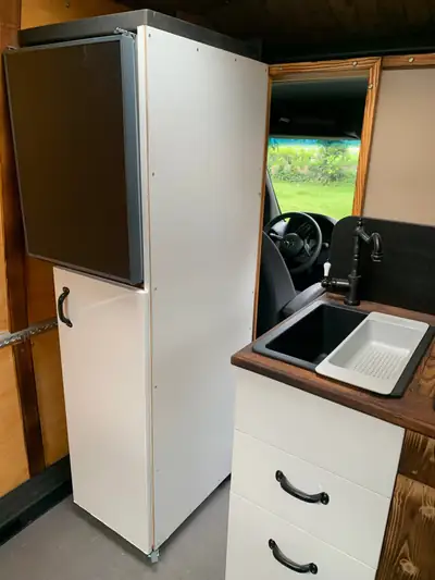 Mercedes-Benz Sprinter 3.0 V6 CDI 4x4 — Utilitaire polyvalent 4 roues motrices, moteur V6 performant — Detail